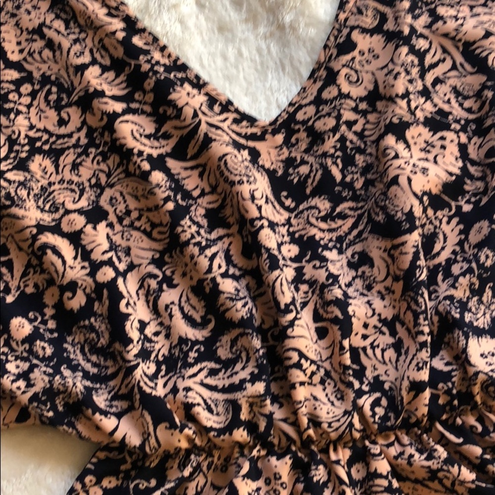 Beautiful Romper size Medium - Picture 2 of 4